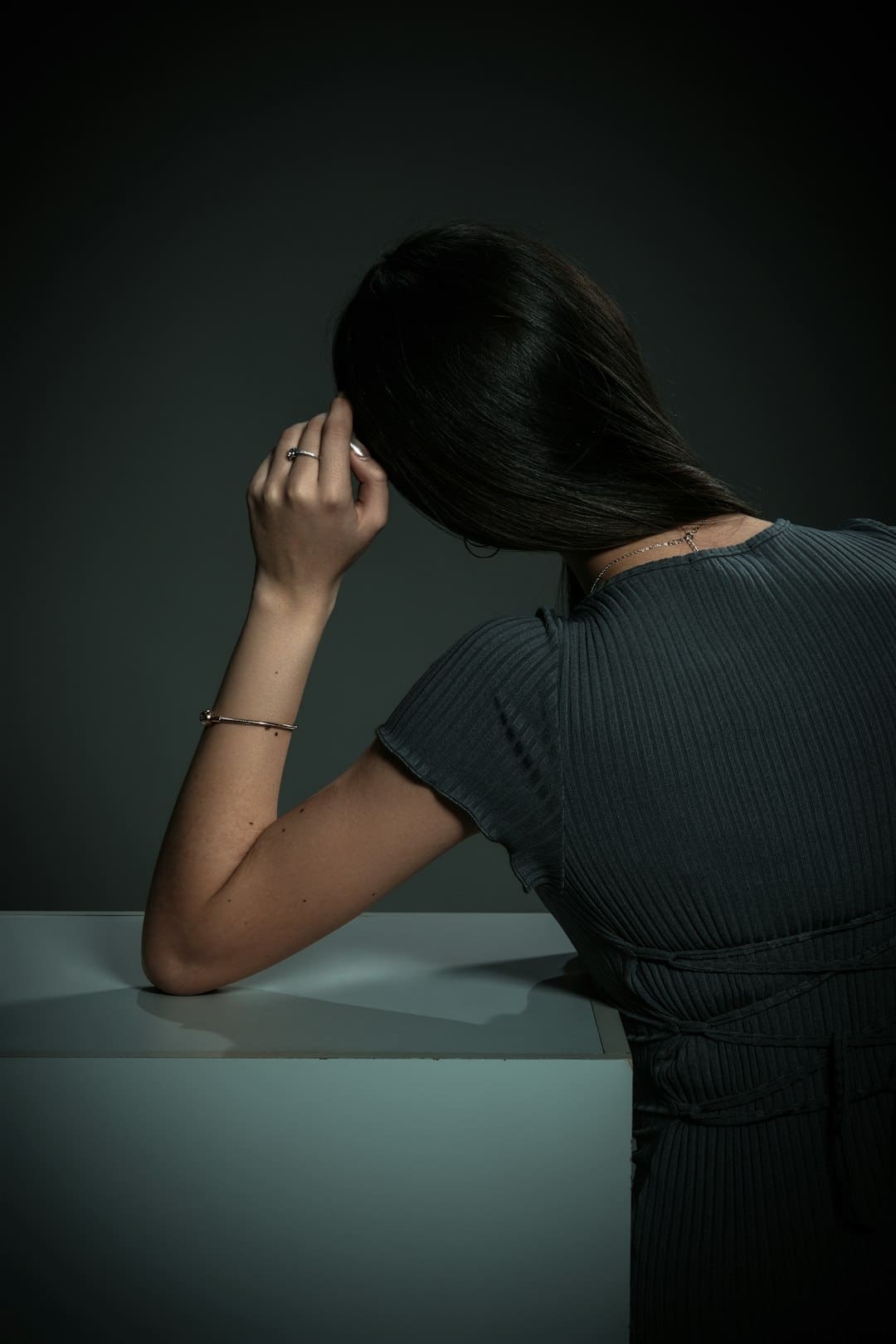聚集中女实在叙事,陈歆宇携爱奇艺《姐姐当家》完成调查类赛道质量包围